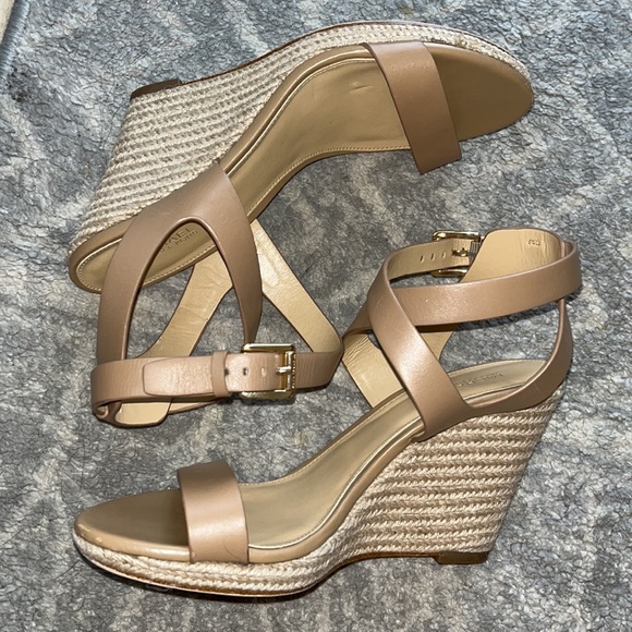 MICHAEL Michael Kors tan leather strappy wedges. Size 7.5! - Picture 6 of 8
